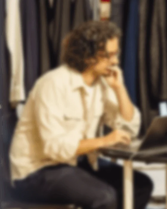 Dan Younes, fondateur de Beetobeez, en showroom